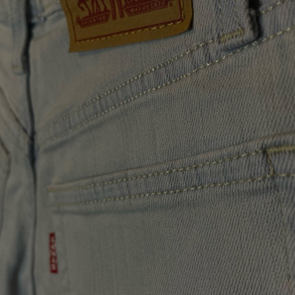 Levi’s High Waisted Distressed Shorts - Picture 6 of 7